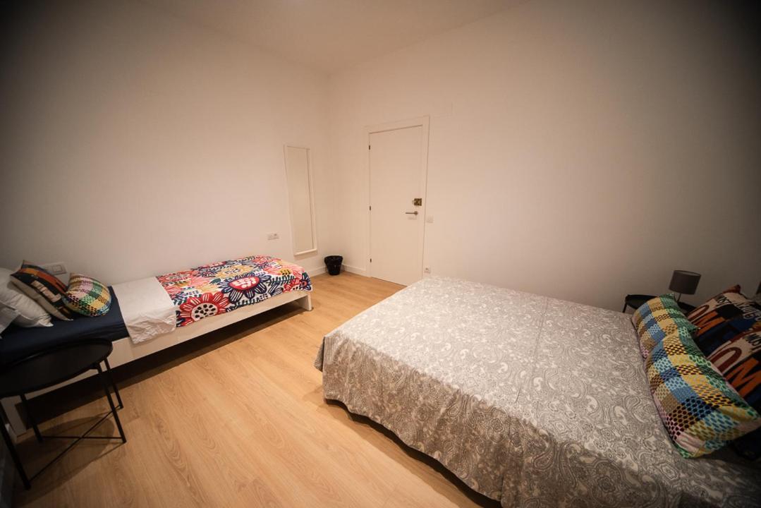 By Universitat Private Rooms バルセロナ エクステリア 写真