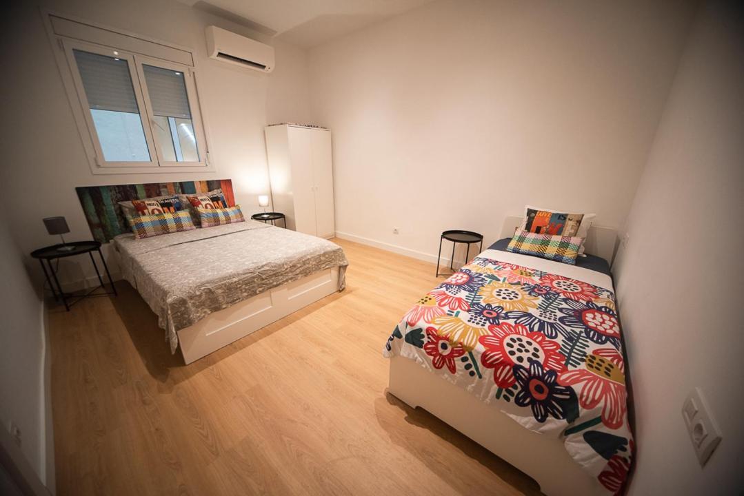 By Universitat Private Rooms バルセロナ エクステリア 写真