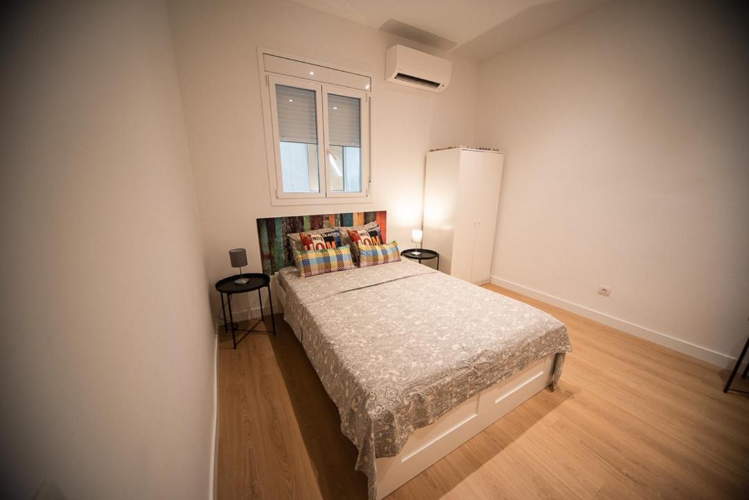 By Universitat Private Rooms バルセロナ エクステリア 写真