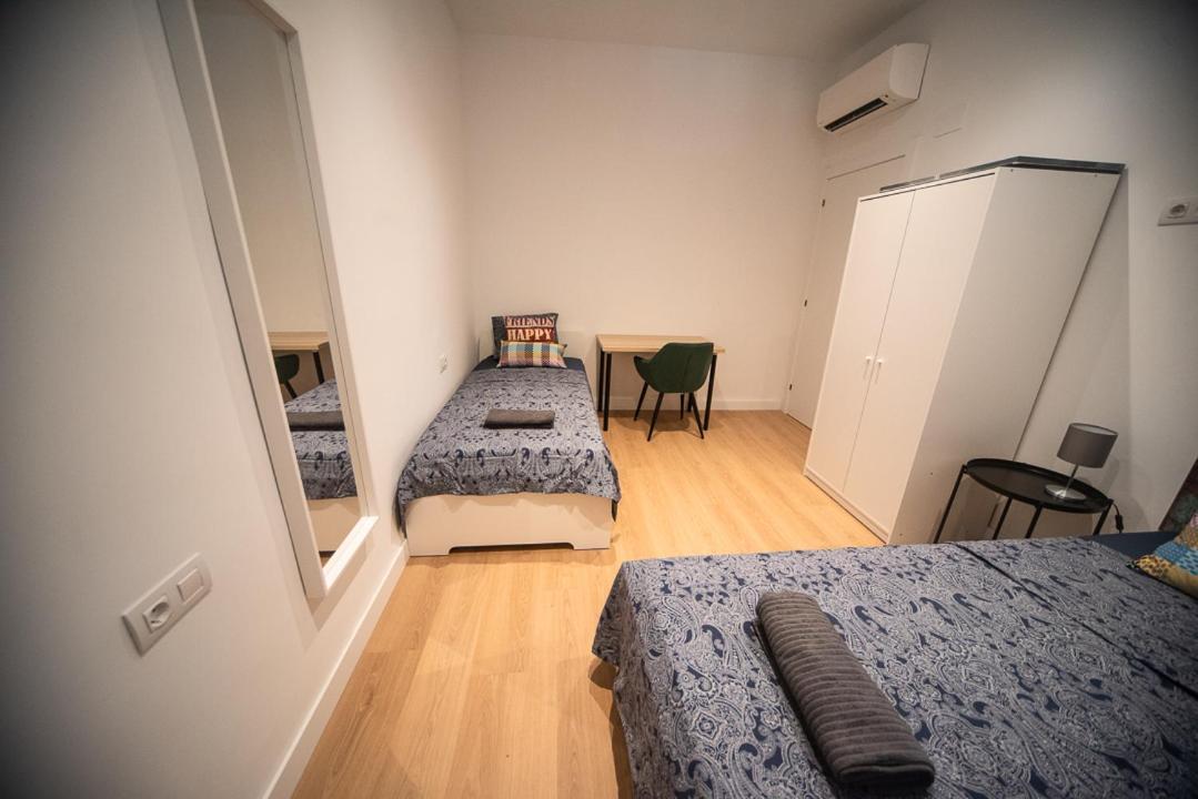 By Universitat Private Rooms バルセロナ エクステリア 写真