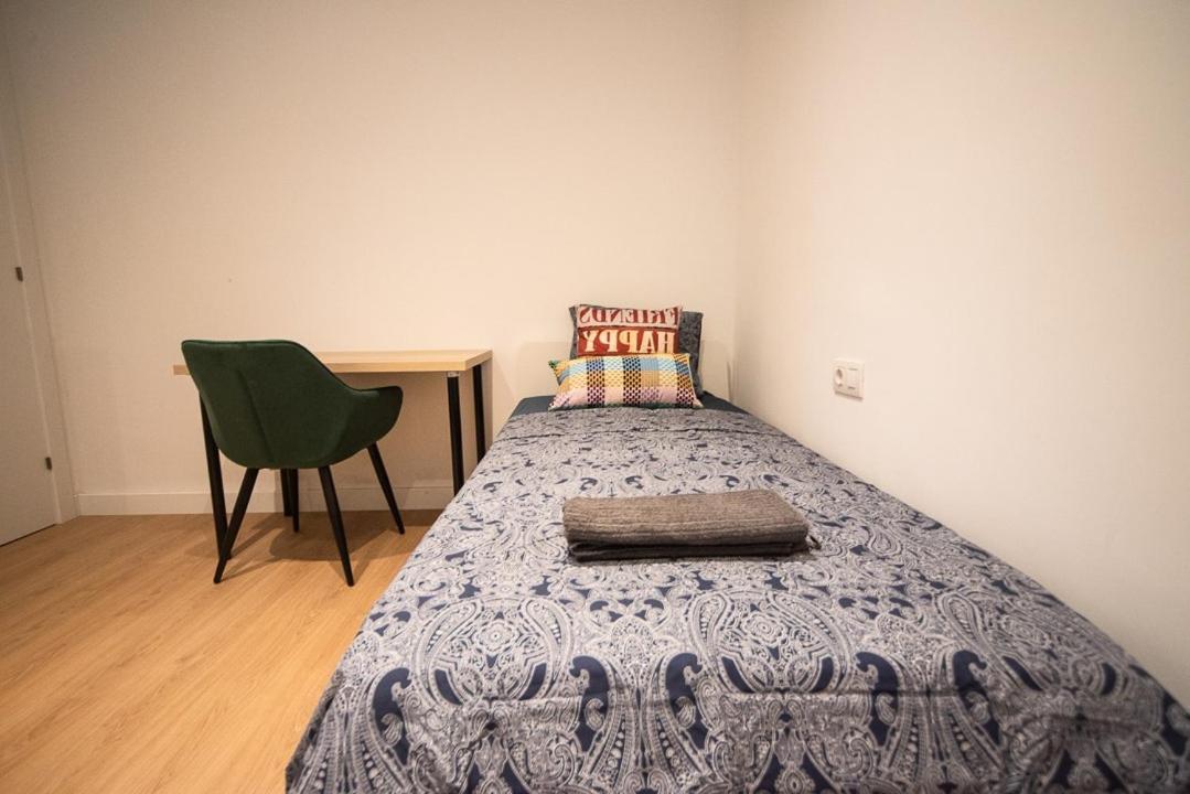 By Universitat Private Rooms バルセロナ エクステリア 写真