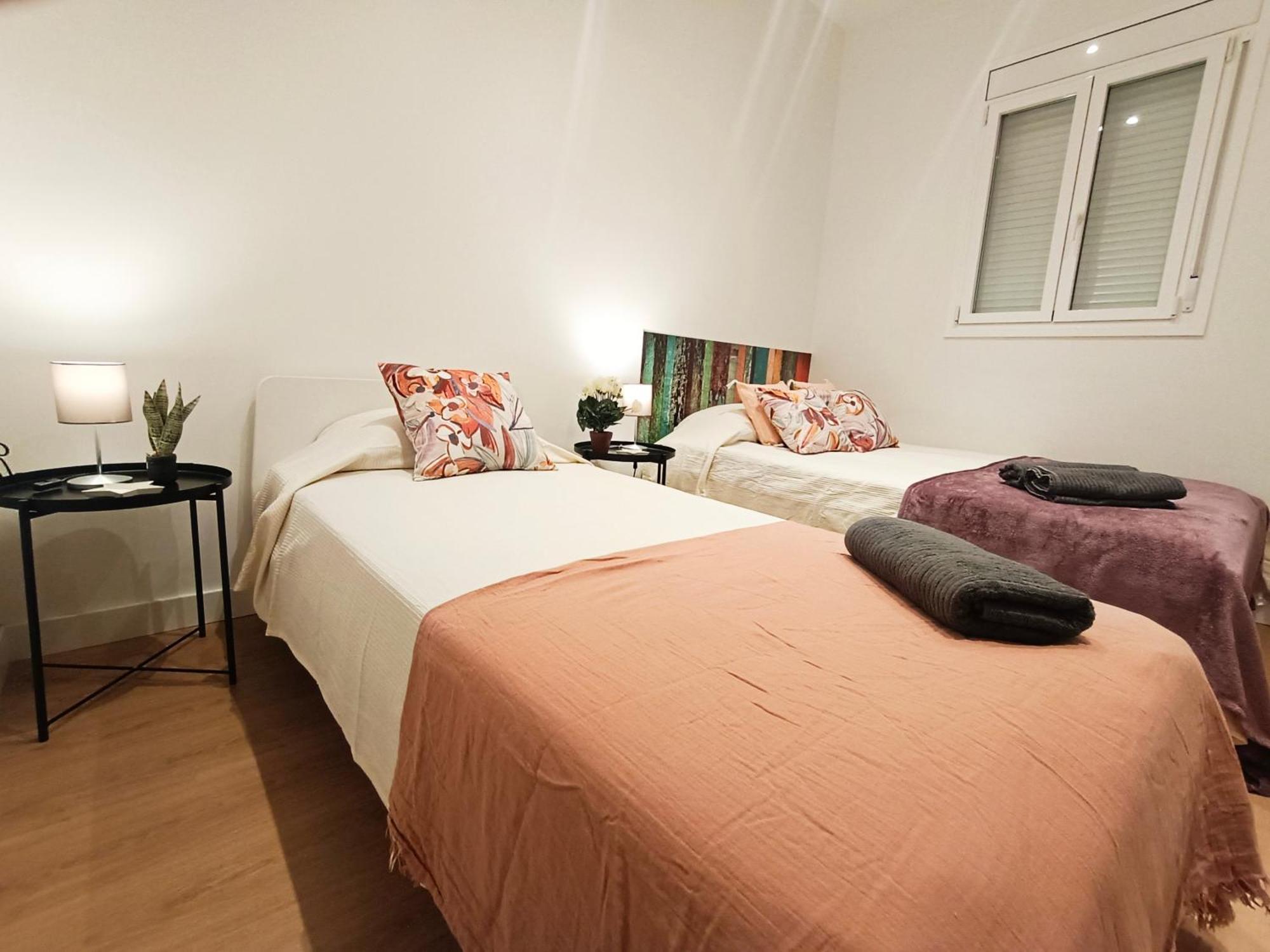 By Universitat Private Rooms バルセロナ エクステリア 写真