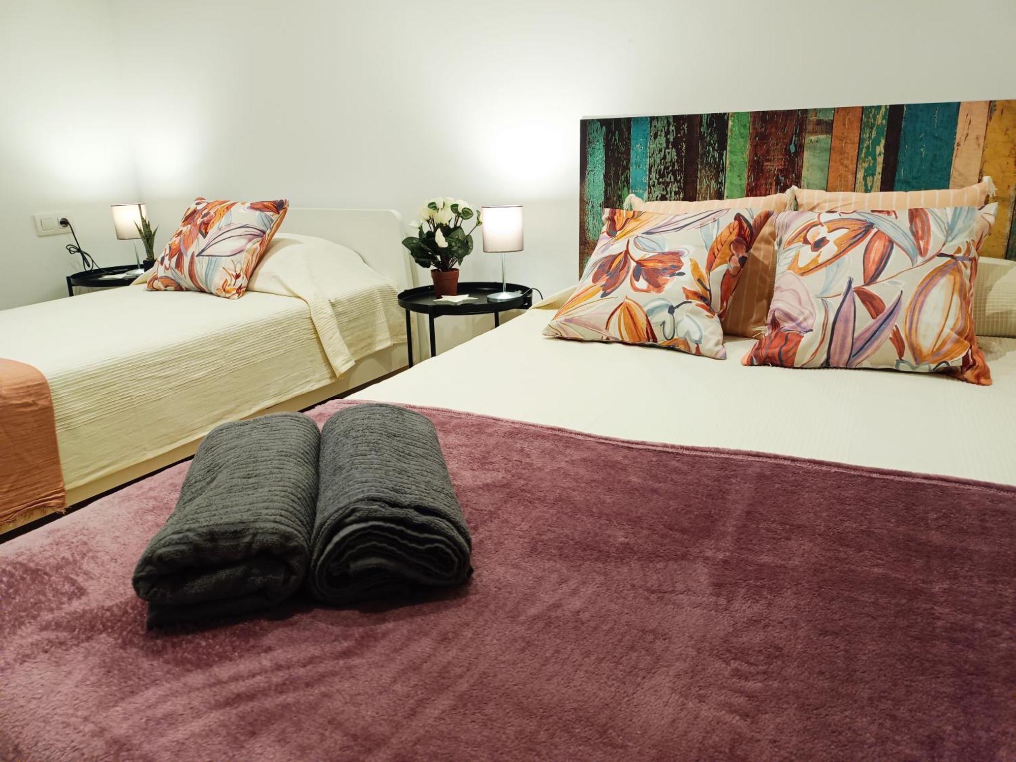 By Universitat Private Rooms バルセロナ エクステリア 写真