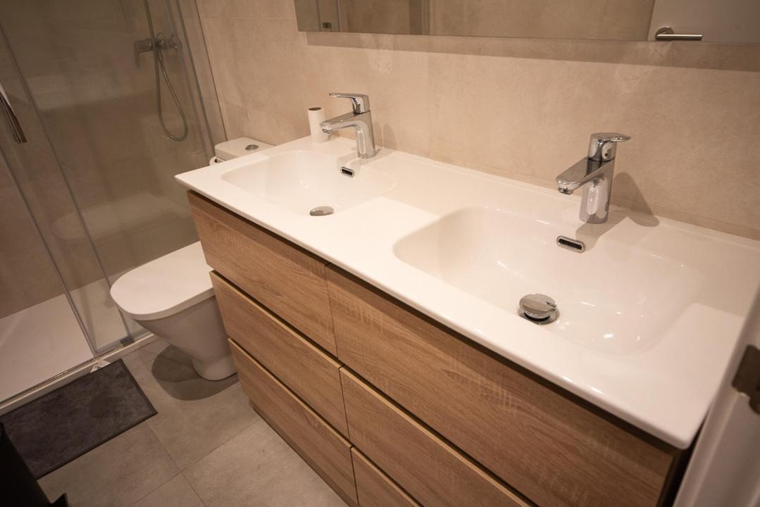 By Universitat Private Rooms バルセロナ エクステリア 写真
