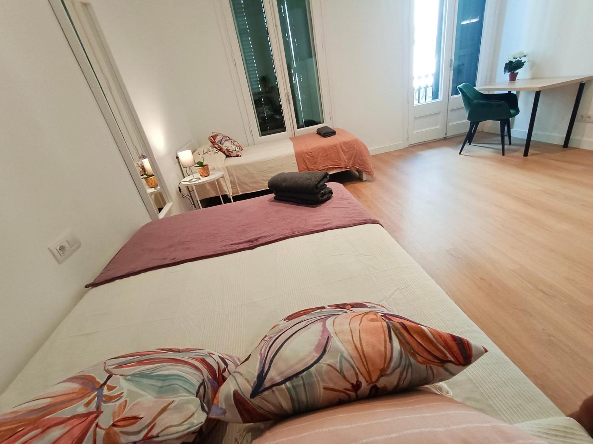 By Universitat Private Rooms バルセロナ エクステリア 写真