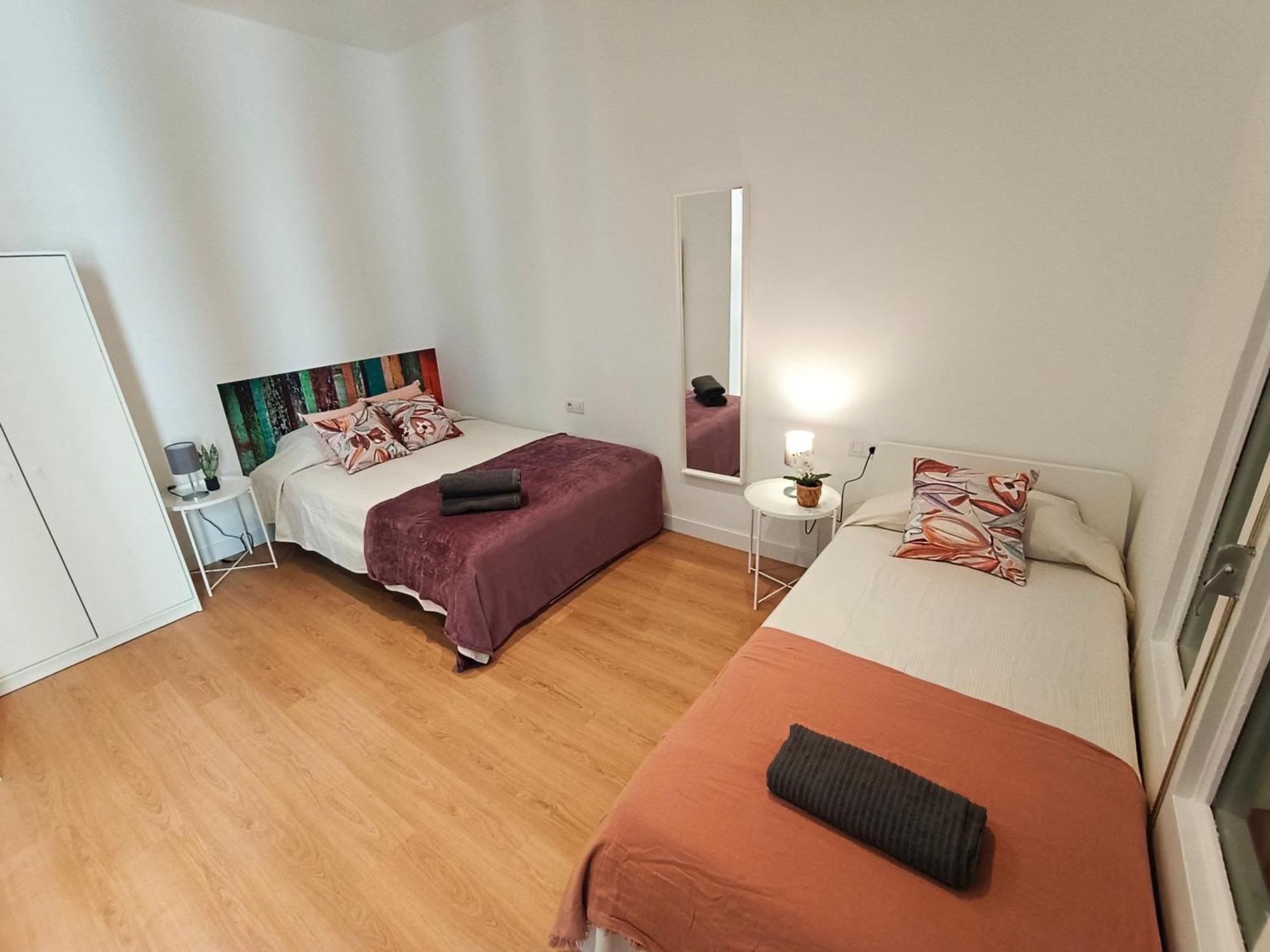 By Universitat Private Rooms バルセロナ エクステリア 写真