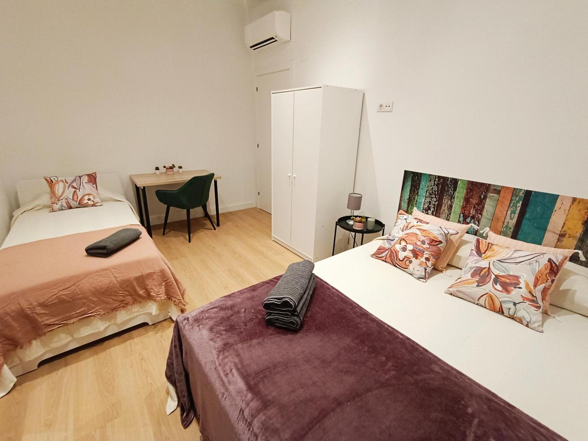 By Universitat Private Rooms バルセロナ エクステリア 写真