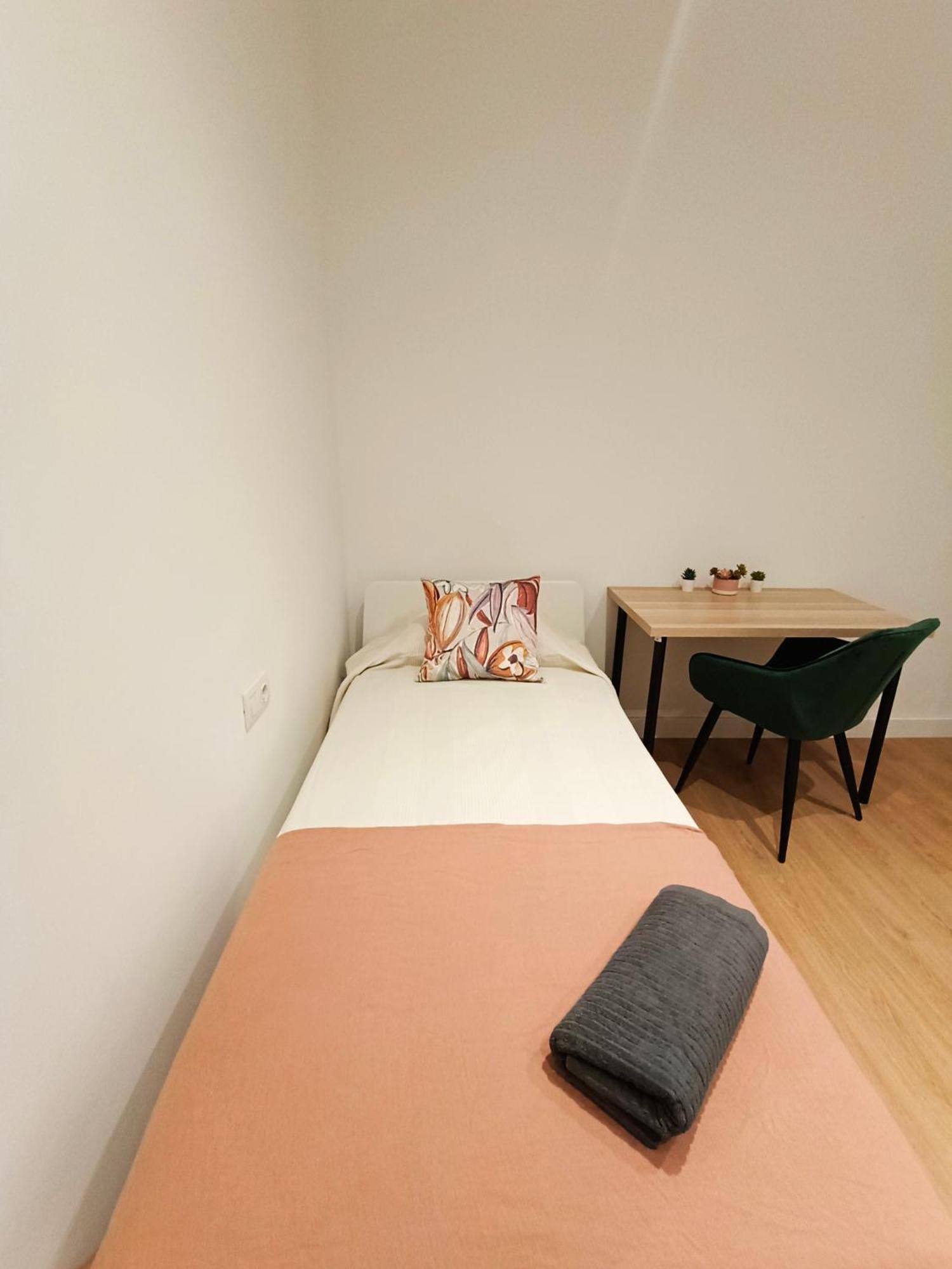 By Universitat Private Rooms バルセロナ エクステリア 写真