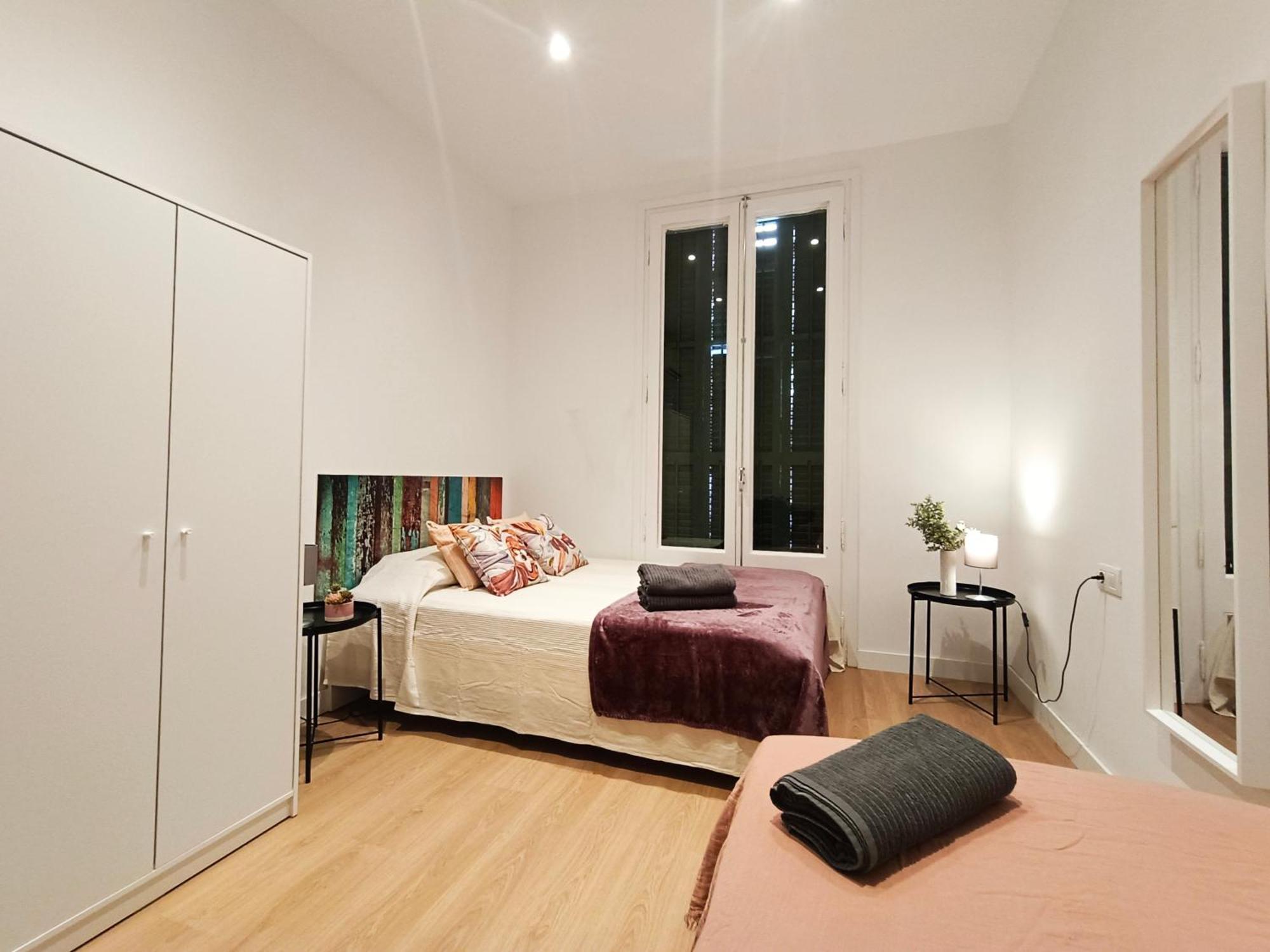 By Universitat Private Rooms バルセロナ エクステリア 写真