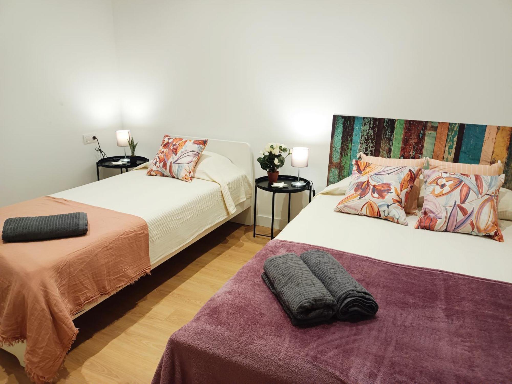 By Universitat Private Rooms バルセロナ エクステリア 写真