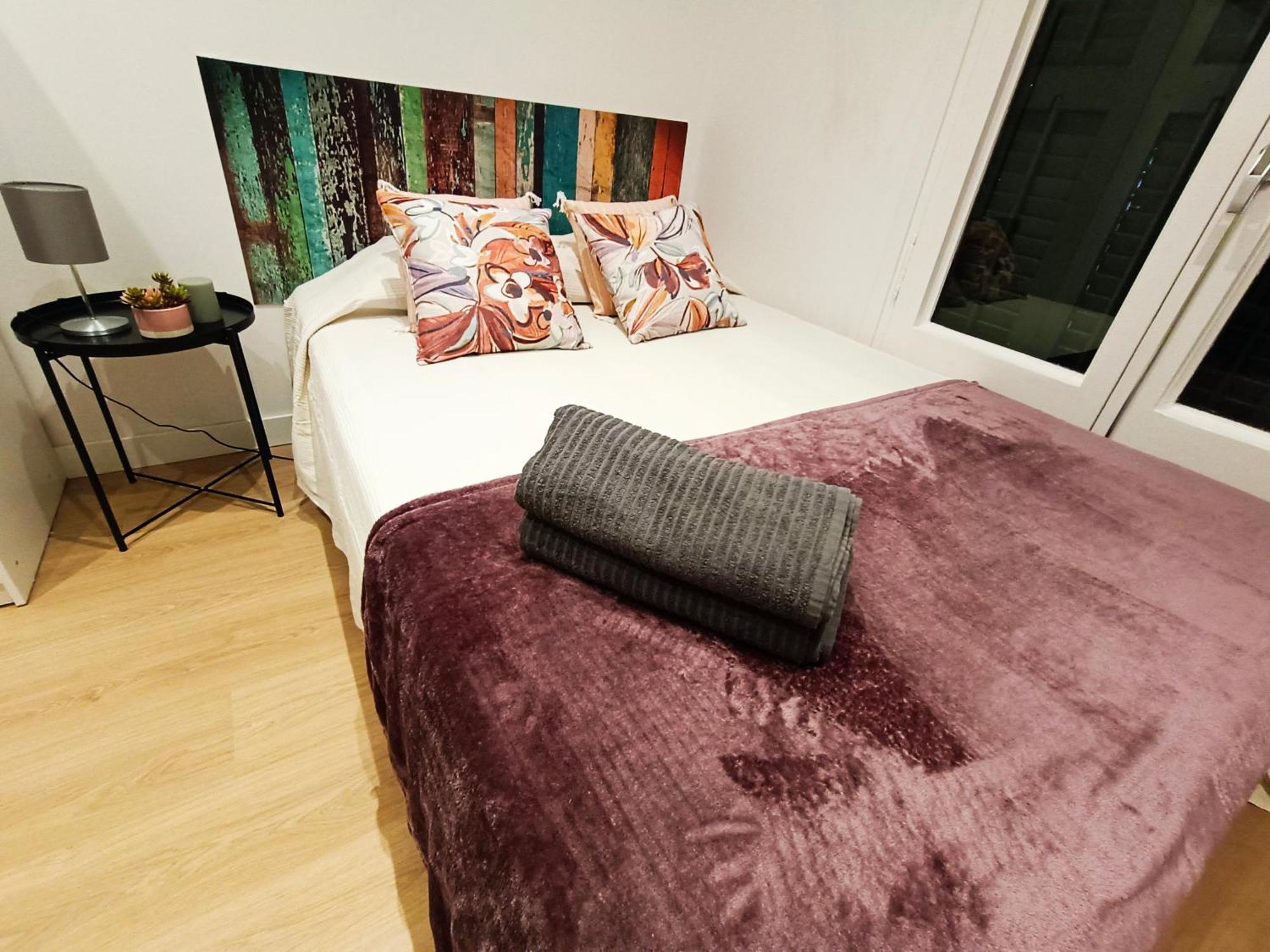 By Universitat Private Rooms バルセロナ エクステリア 写真